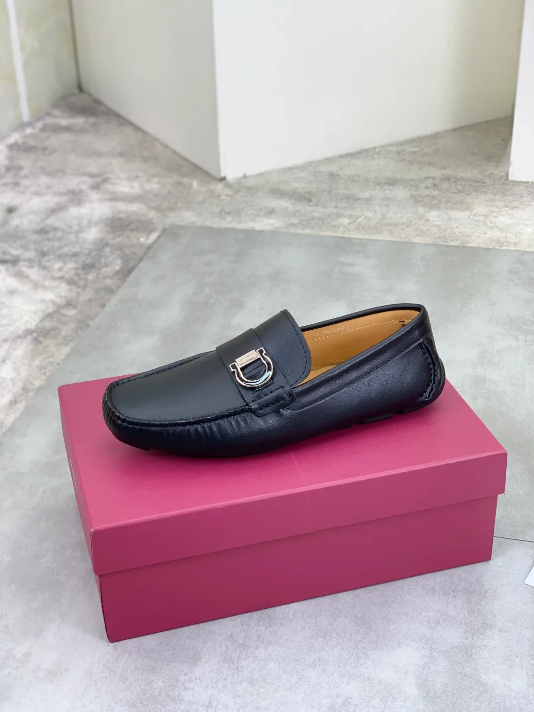 Men's shoes 💰P542 New model, high quality [Ferragamo/Ferragamo] Latest lazy slip-on shoes Original imported calfskin, imported cowhide lining + original luxury metal buckle + original combination outsole Comparison without pressure Code number: 38-45